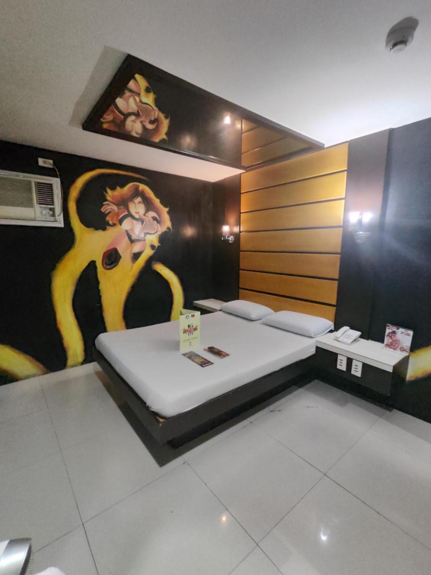 Harts Hotel-Quezon City Exterior photo