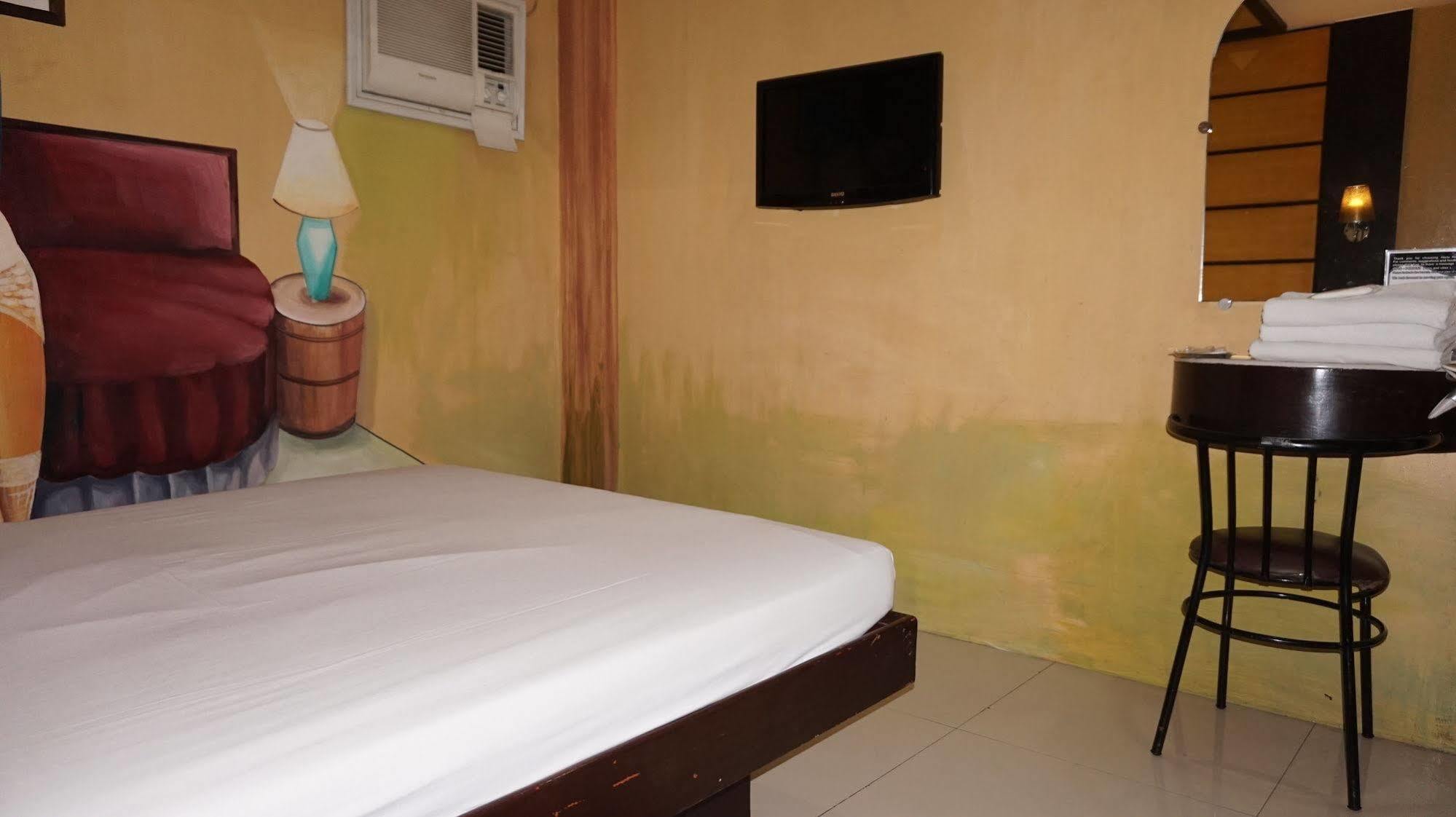 Harts Hotel-Quezon City Exterior photo