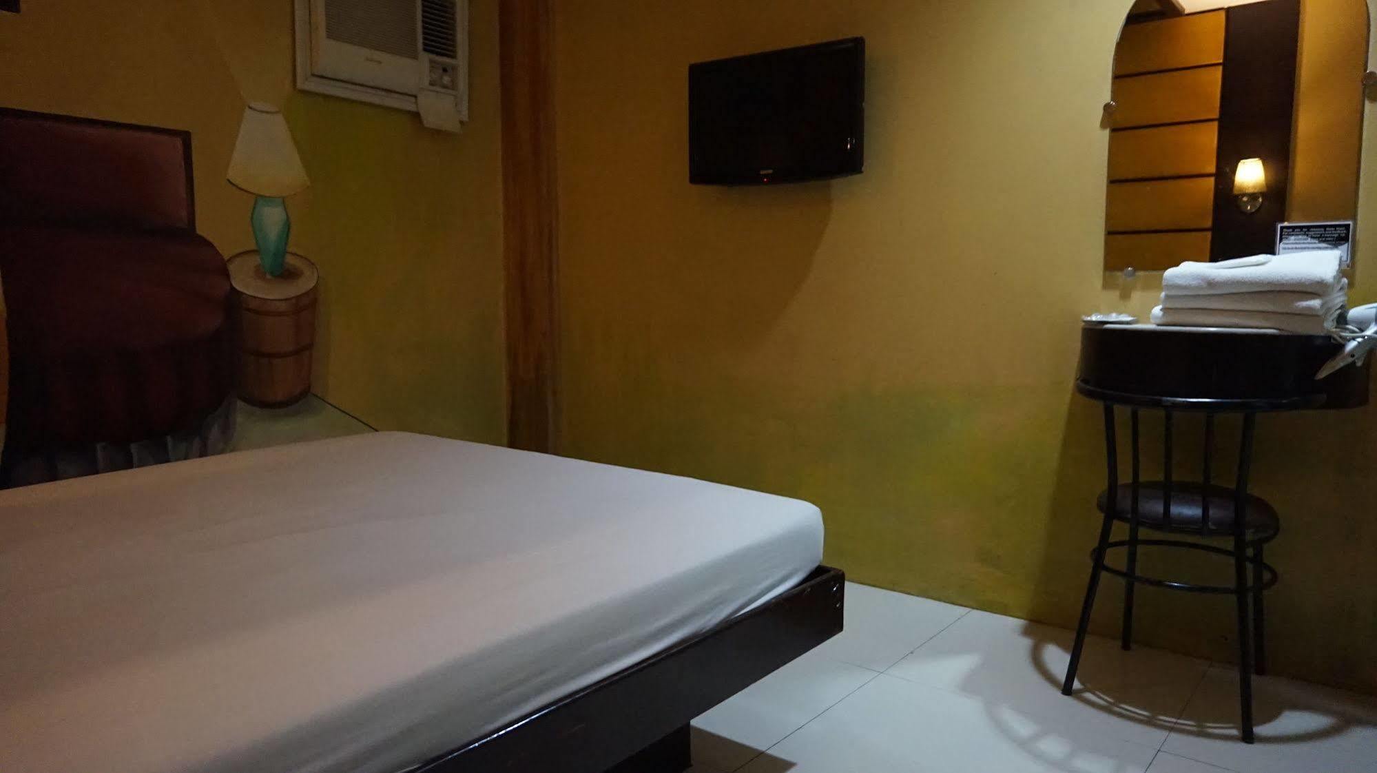 Harts Hotel-Quezon City Exterior photo