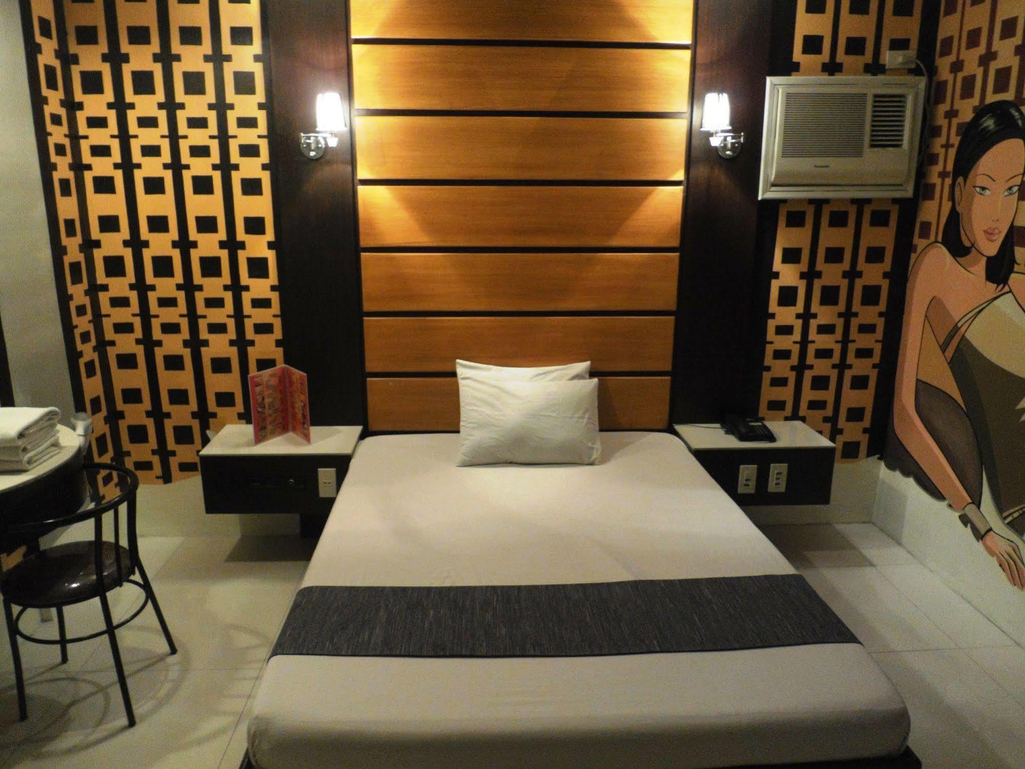 Harts Hotel-Quezon City Exterior photo
