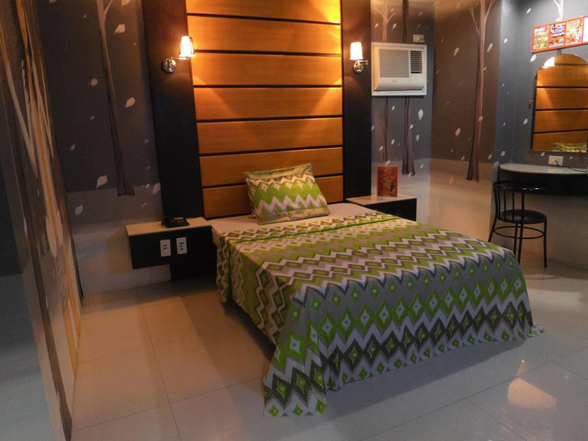 Harts Hotel-Quezon City Exterior photo