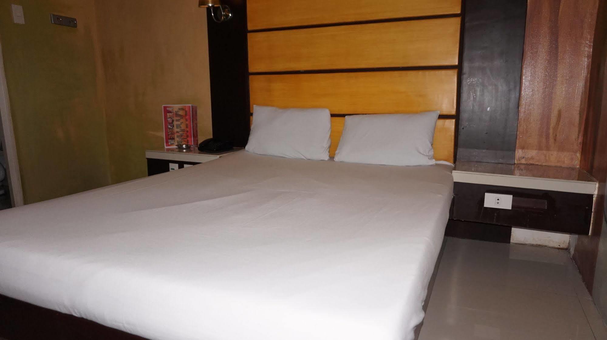 Harts Hotel-Quezon City Exterior photo